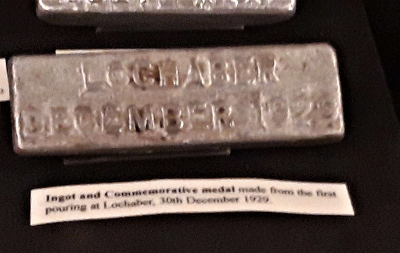 2291 Aluminium smelter 1st pour ingot.jpg 2291 Aluminium smelter 1st pour ingot.jpg