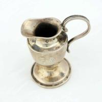 3877 Glen Roy silver water cruet (Alex Gillespie 2020).jpg